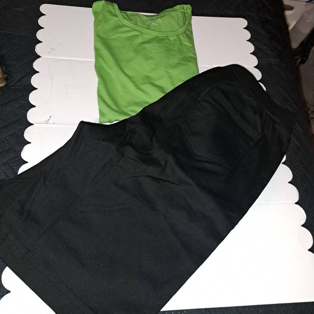 SALE!!! NEW -Sz Large Denim & Co Cotton & Spandex Knee Shorts & Green Tee